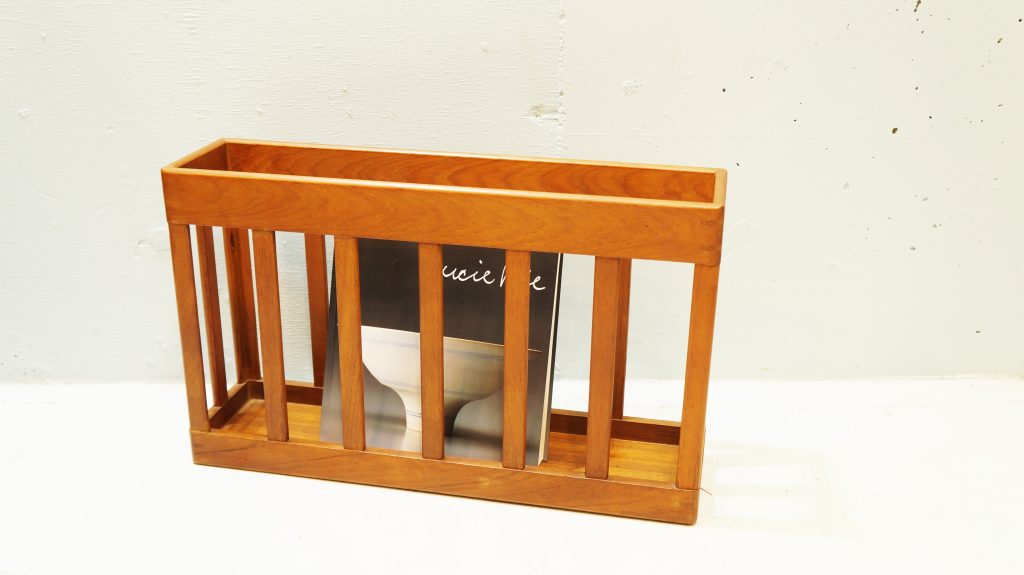 モダン　マガジンラック　チーク　北欧スタイル　古道具　小物入れ　ビンテージ雑貨 モダン マガジンラック チーク 北欧スタイル 古道具 小物入れ