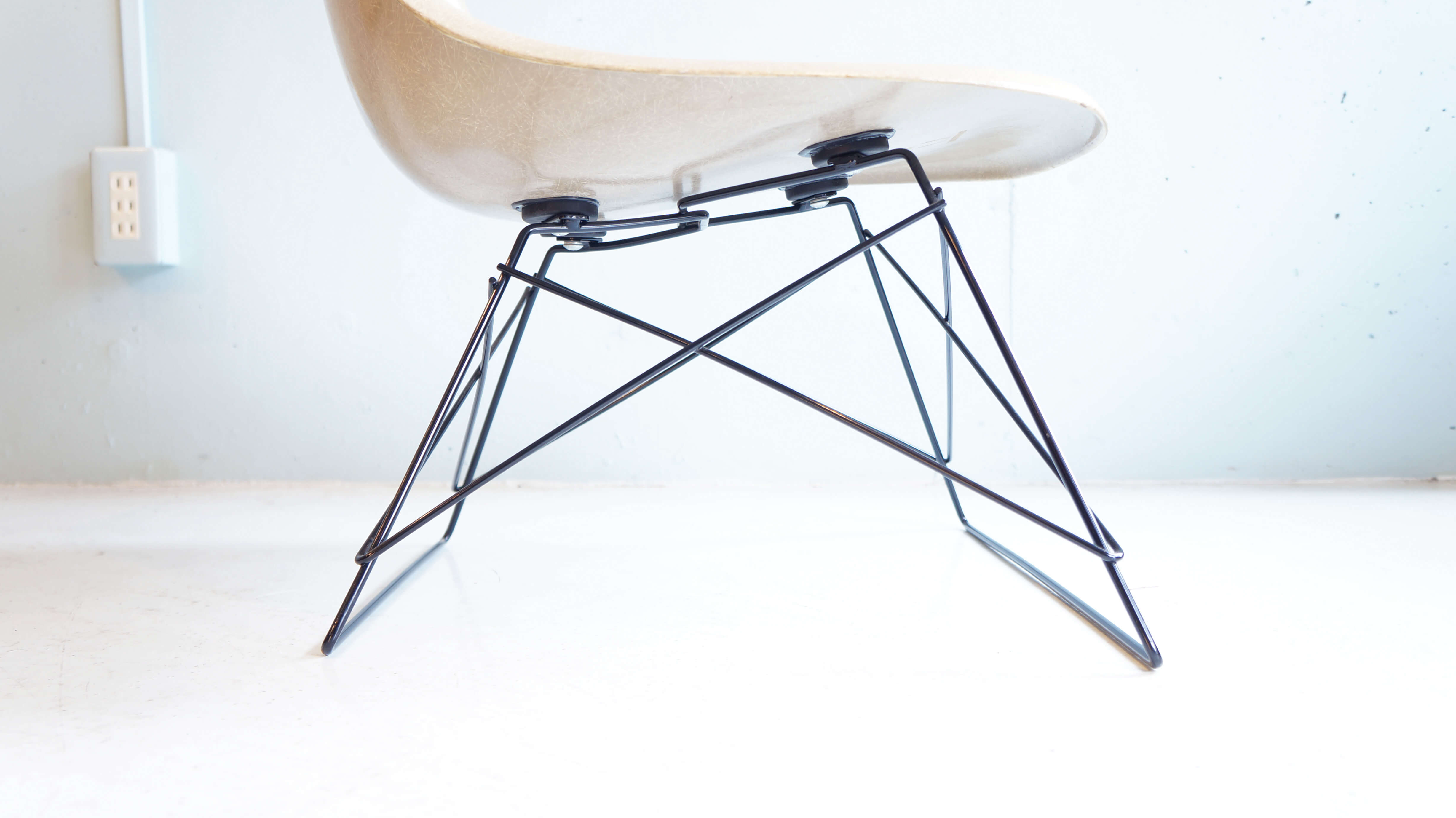 HARMAN MILLER SIDE SHELL CHAIR CAT'S CRADLE LAR BASE DESIGN BY