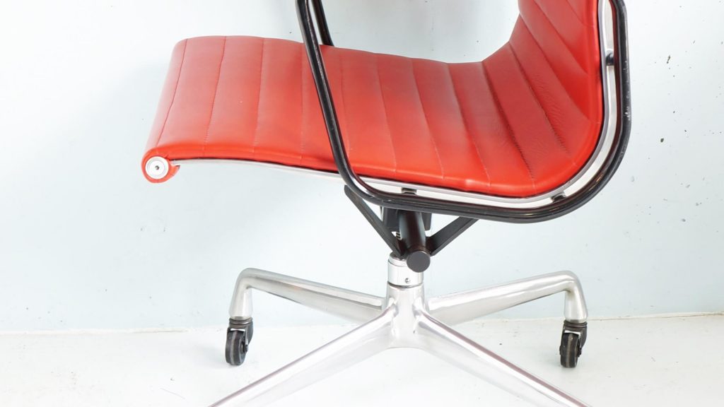 Herman Miller Eames Aluminum Group Executive Chair Vintage 4star