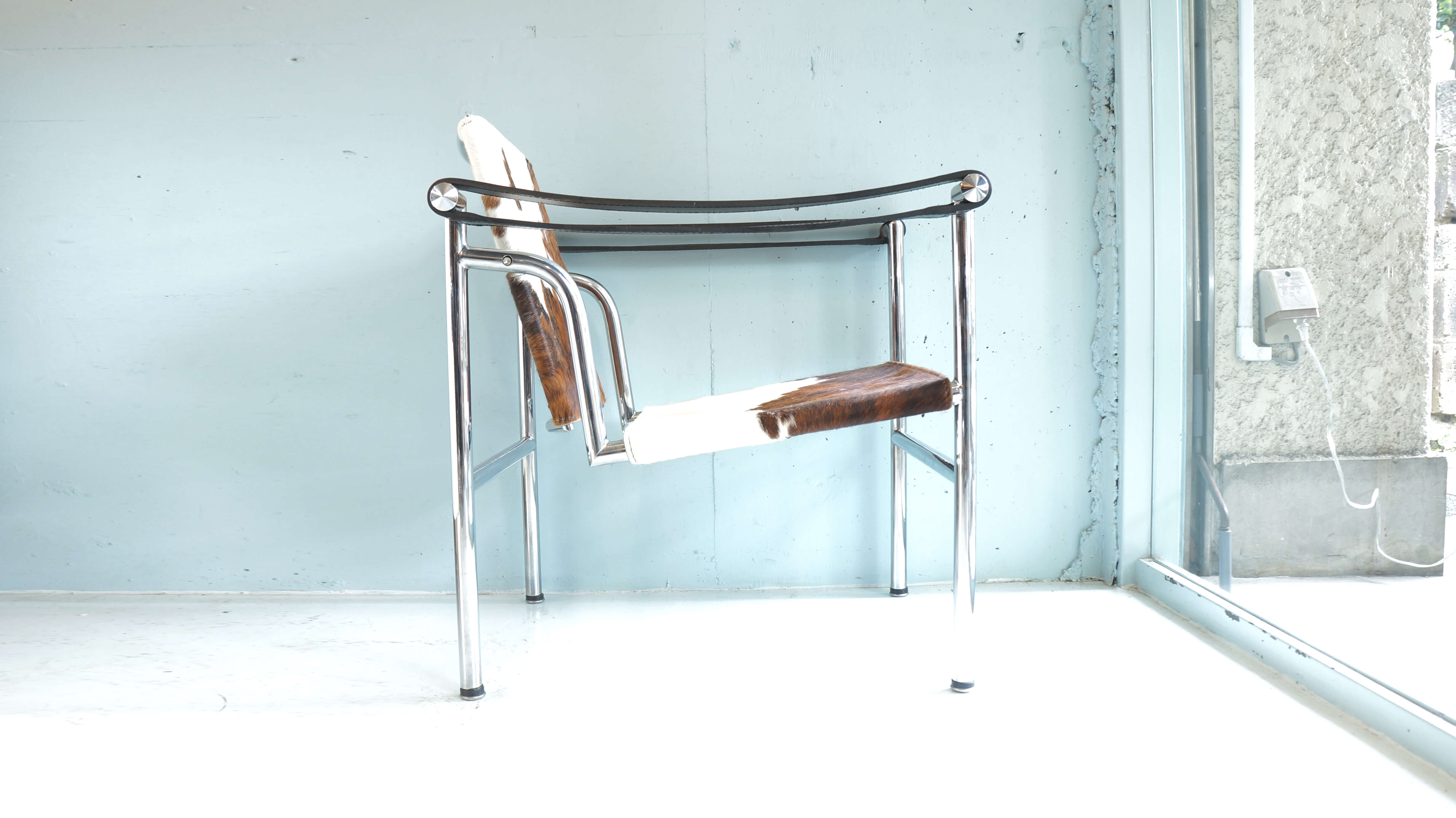 LC1 Sling chair design by Le Corbusier / スリングチェア バスキュランチェア ル・コルビュジエ