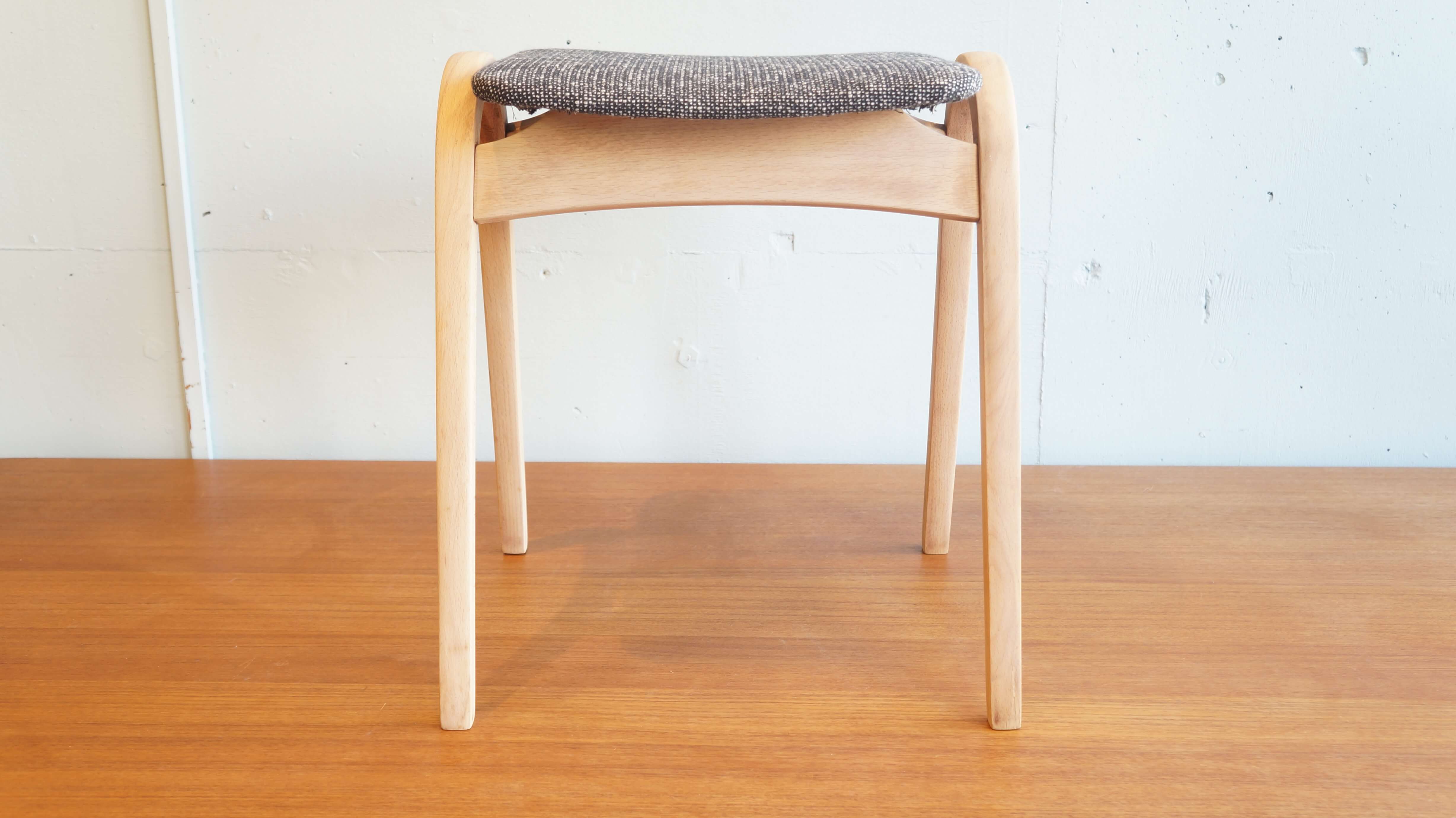 Akitamokko Stool No.202 (reupholstered)/秋田木工 スツールNo.202(座