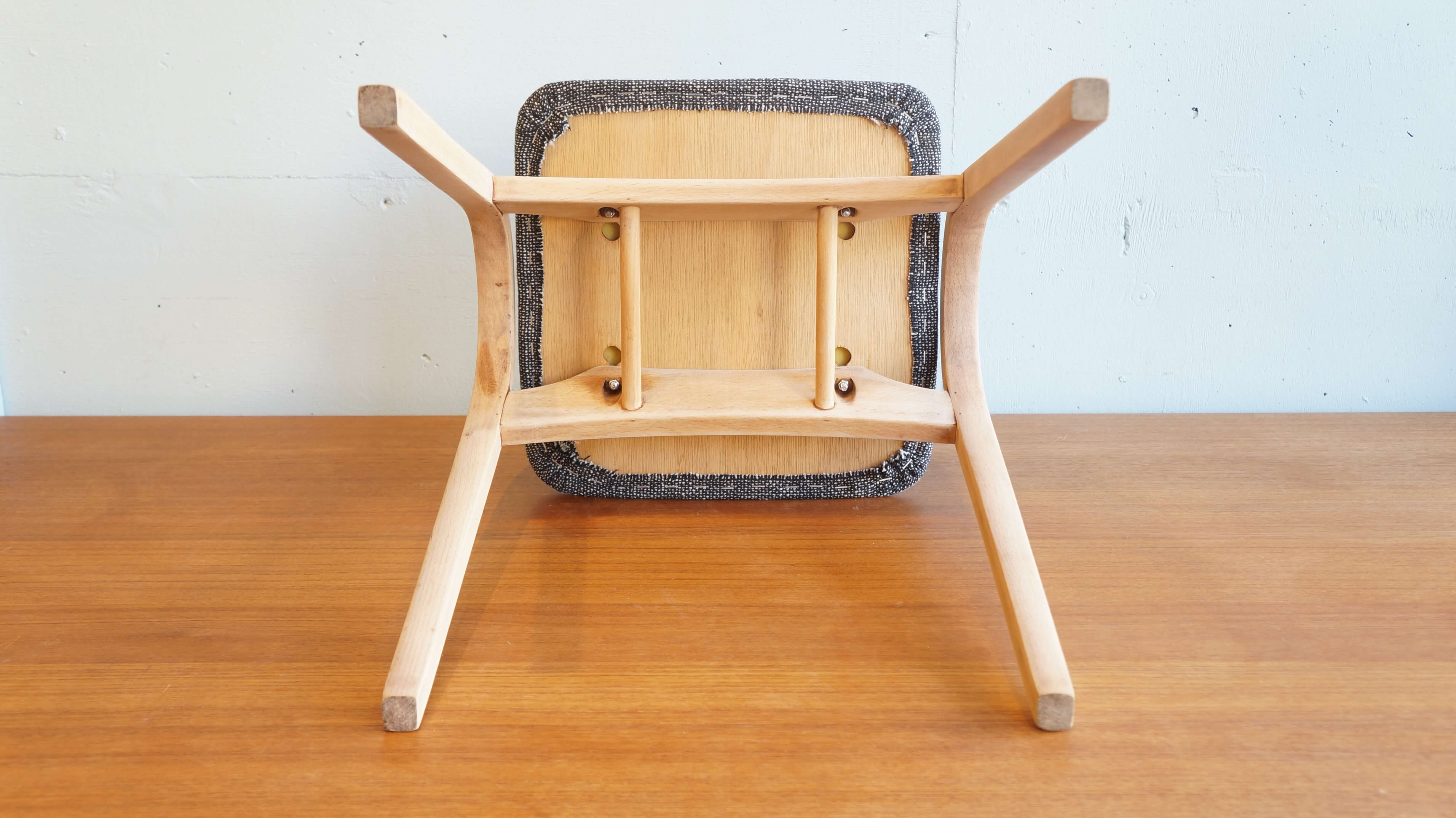 Akitamokko Stool No.202 (reupholstered)/秋田木工 スツールNo.202(座面張り替え済み)