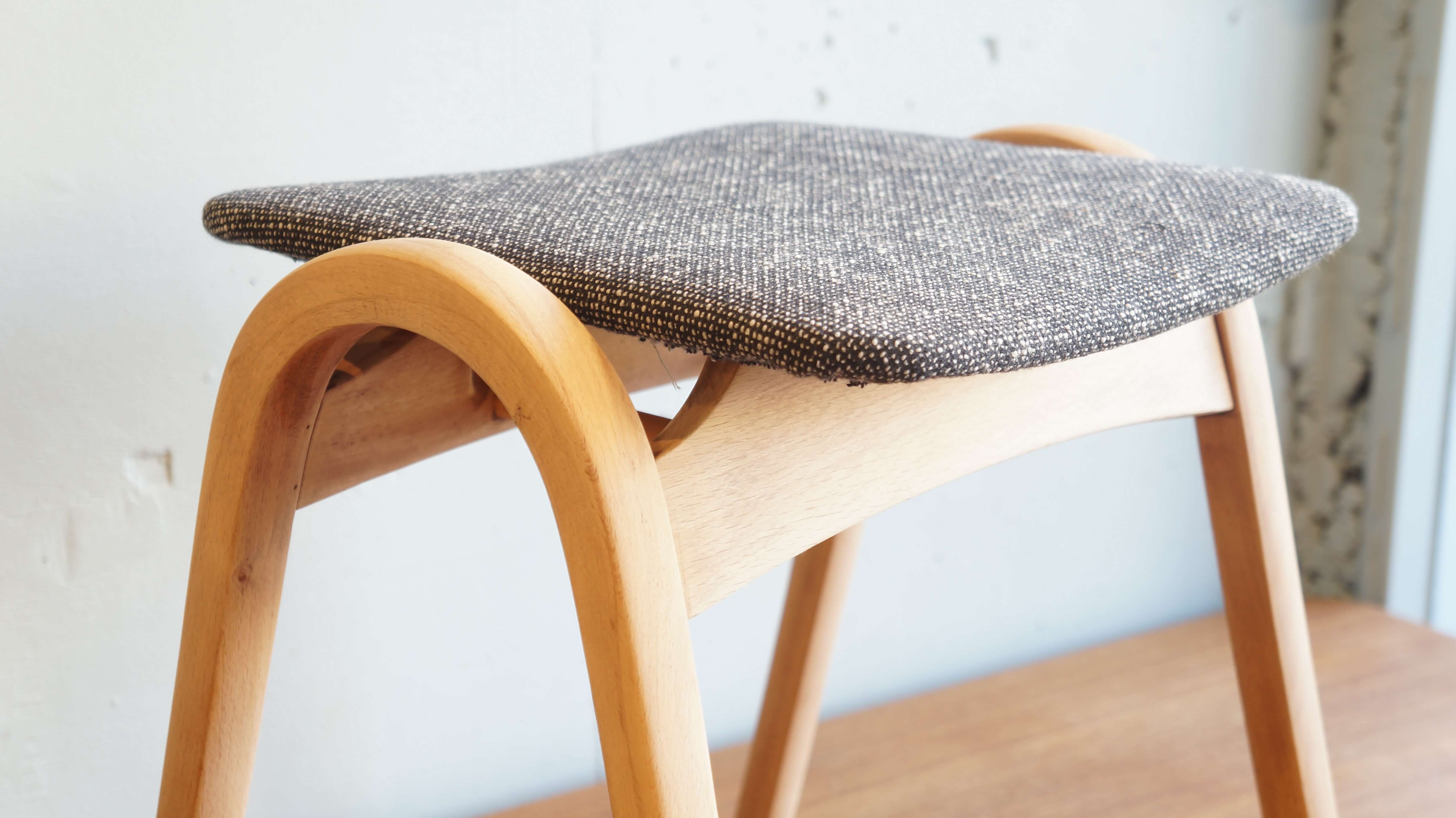 Akitamokko Stool No.202 (reupholstered)/秋田木工 スツールNo.202(座