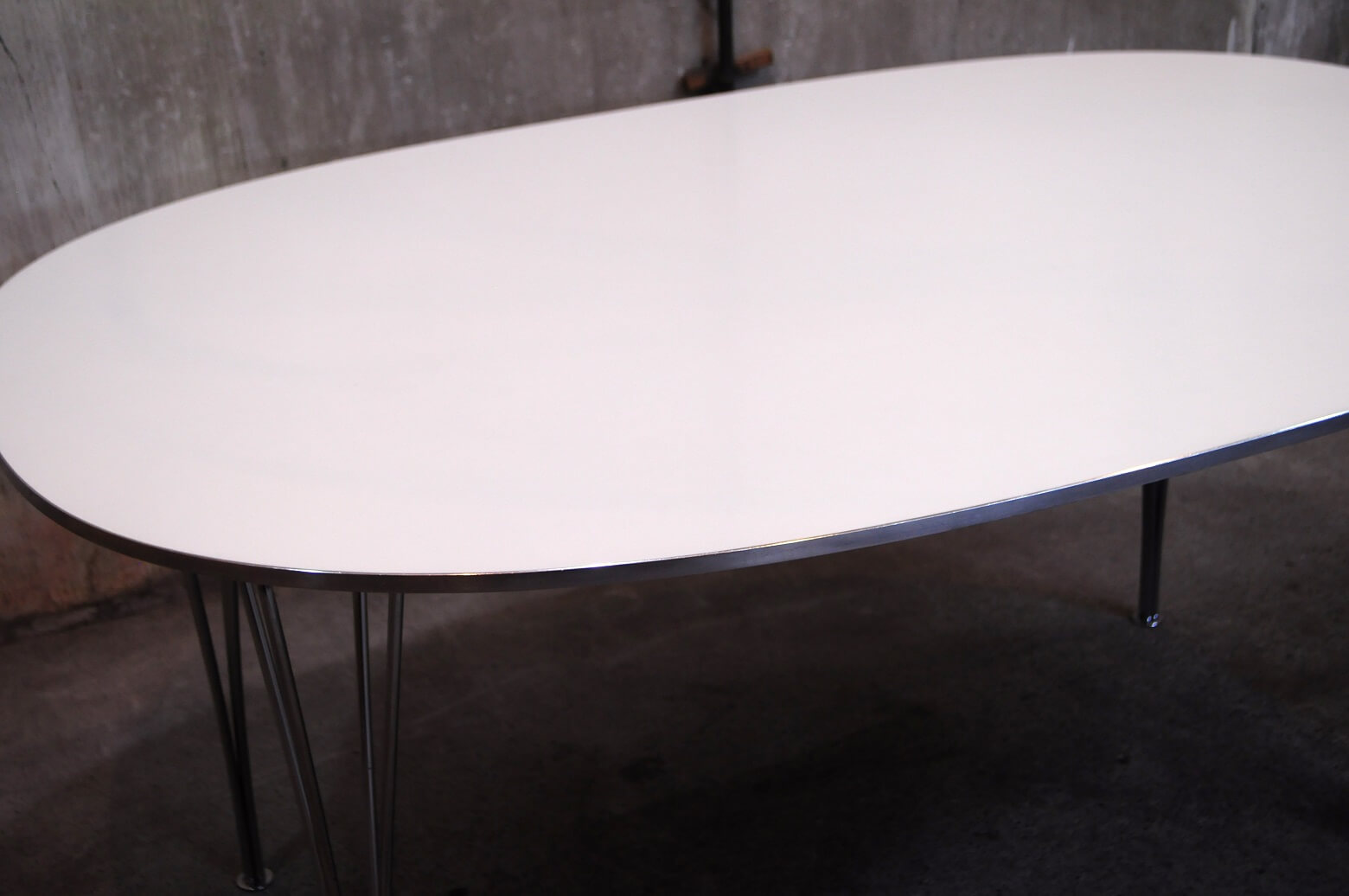 FRITZ HANSEN B TABLE WHITE COLOR DESIGN BY Piet Hein / フリッツハンセン スーパー楕円テーブル ホワイト ピート ハイン デザイン
