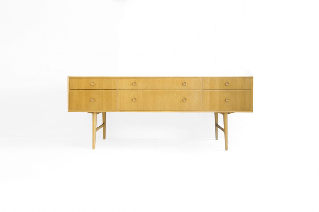 UK Vintage Meredew Oakwood Sideboard/イギリス