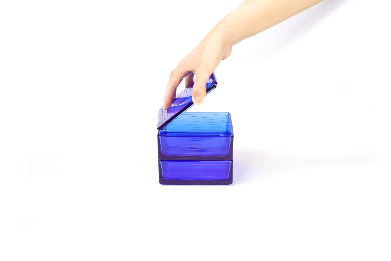 Kawakami Kyoichiro Bright Blue Glass Box/河上恭一郎 瑠璃色糸巻文 切子姫重 ガラス工芸