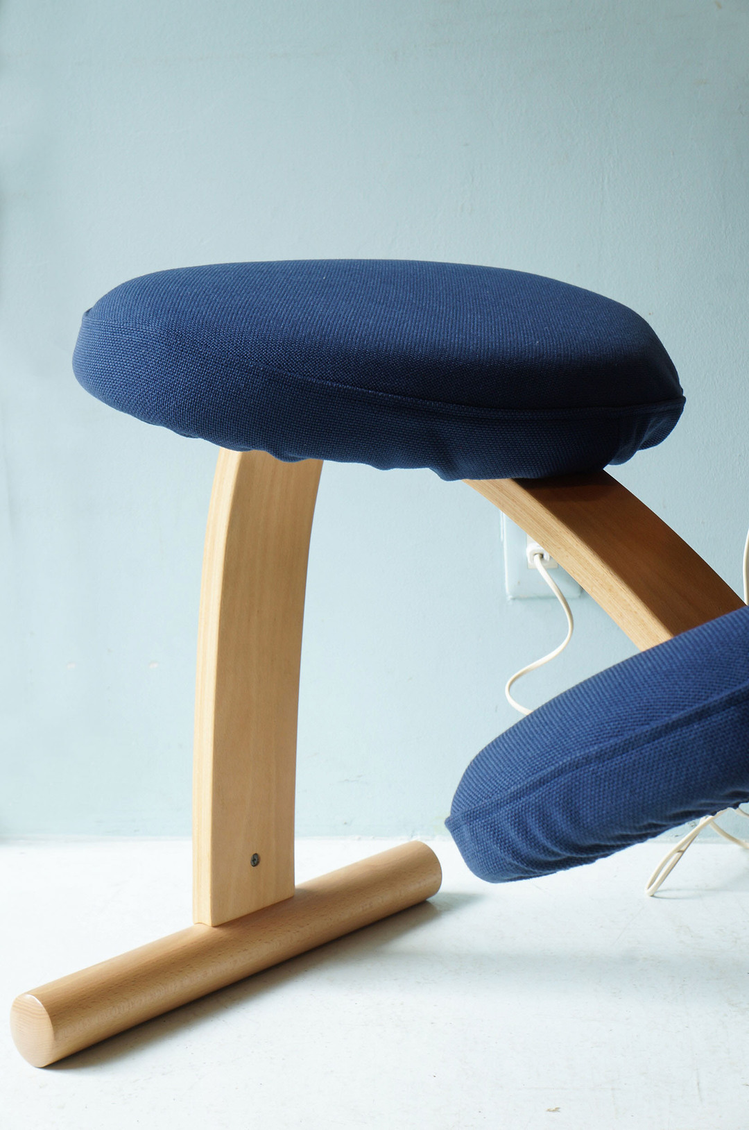 リボ バランスチェア イージー ネイビー ノルウェー デザイン 椅子 