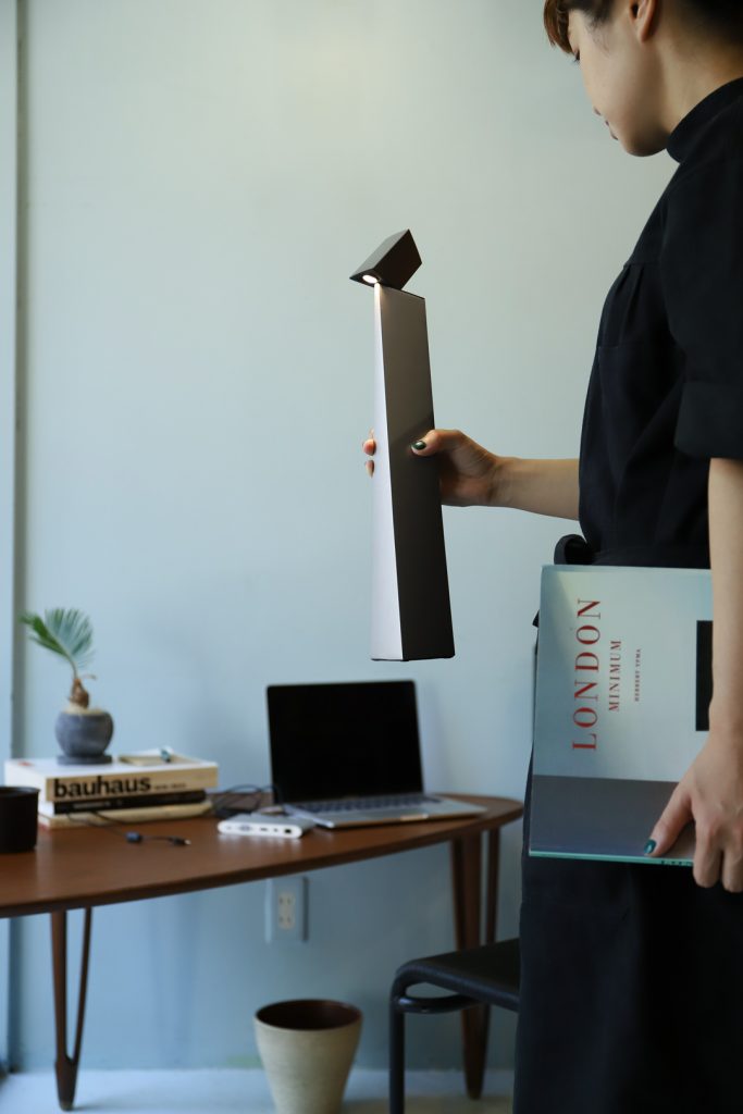 アンビエンテック デスクランプ トア 照明 モダンデザイン インテリア 小関隆一/ambienTec Desk Lamp Torr |  FURUICHI/古一