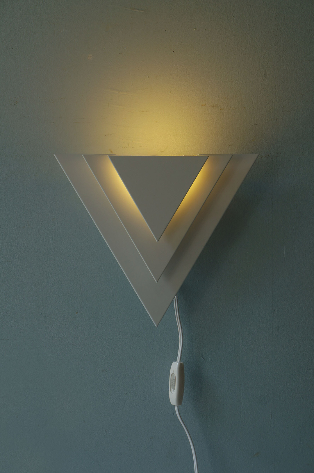 KOIZUMI Triangle Wall Lamp/コイズミ ウォールランプ ブラケットライト 間接照明 イタリアンモダン デザイン インテリア 1