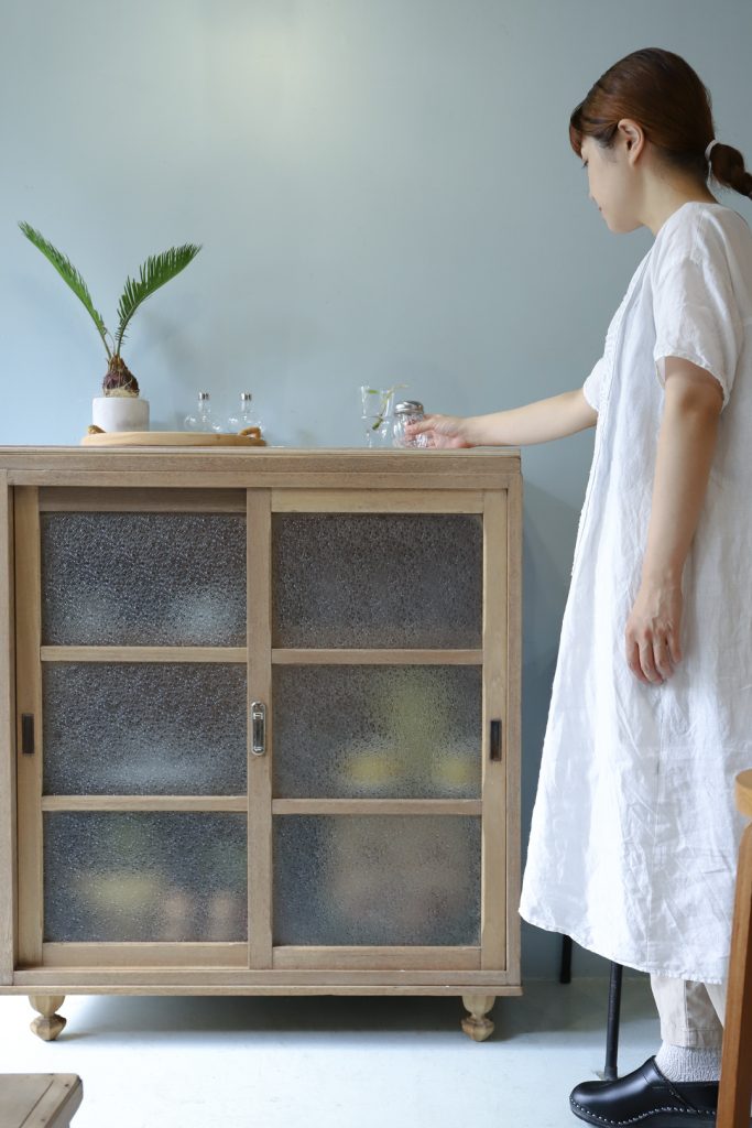 昭和レトロ モザイクガラス 木製キャビネット 古家具 収納棚 食器棚 ビンテージ