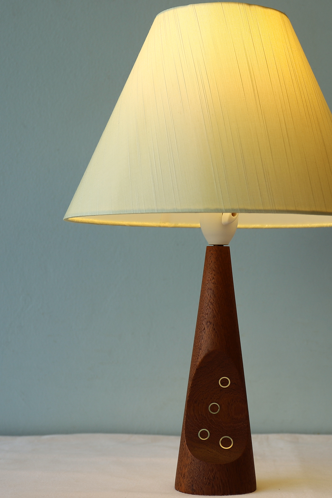 Danish Vintage Teakwood Brass Table Lamp/デンマークヴィンテージ テーブルランプ チーク材×真鍮 ミッドセンチュリーモダン インテリア 北欧デザイン